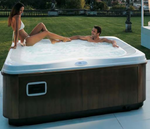 Jacuzzi Skyline Profile Hot Tub